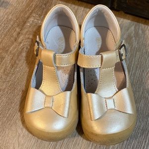 Toddler girls Size 9 Gold L’Amour. Barely used.